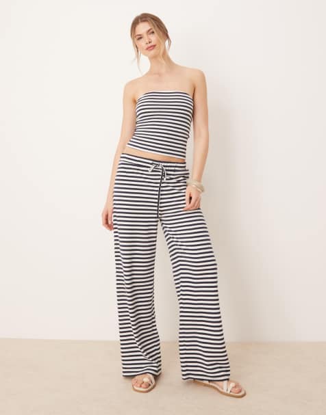 ASOS DESIGN – Gestreiftes Set in Marineblau und Weiß, aus trägerlosem Oberteil und Hose - view 1