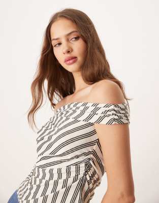 ASOS DESIGN - Gestreiftes Wickel-Top in Schwarz-Weiß-Bunt