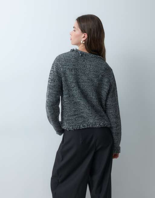ASOS DESIGN gestrickte Bouclé-Cardigan mit Fransen in Graumeliert, 3 von 4