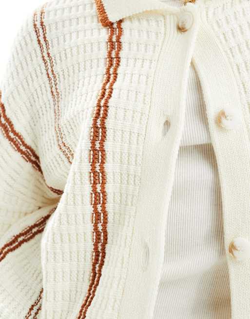 ASOS DESIGN – Gestrickte Hemdbluse in Cremeweiß mit Kragen und ingwerfarbenen Längsstreifen, 2 von 4