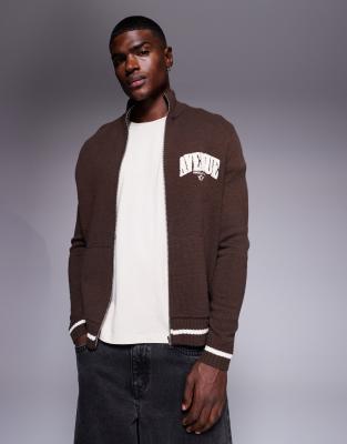 Gestrickte Relaxed-Fit-Trainingsjacke in Braun mit Reißverschluss und „Marseille"-Print-Brown Brown 2XL
