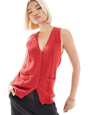 ASOS DESIGN - Gestrickte Weste in Rot mit V-Ausschnitt und Ziernähten