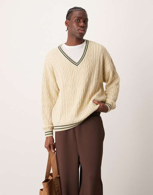 ASOS DESIGN – Gestrickter Oversize-Cricket-Pullover in Cremeweiß mit Zopfmuster und grünen Zierstreifen