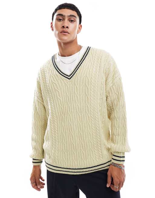 ASOS DESIGN – Gestrickter Oversize-Cricket-Pullover in Cremeweiß mit Zopfmuster und marineblauen Zierstreifen