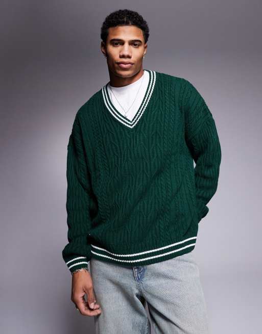 ASOS DESIGN – Gestrickter Oversize-Cricket-Pullover in Grün mit Zopfmuster und weißen Zierstreifen