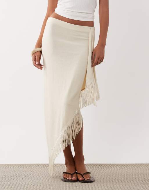 ASOS DESIGN gestrickter Sarong-Midirock mit Fransen in Cremeweiß, 2 von 5