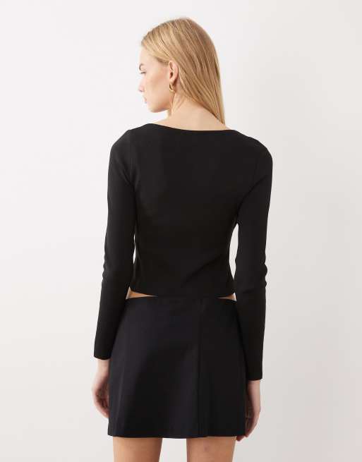 ASOS DESIGN gestricktes, kompaktes Langarm-Oberteil mit goldfarbenen Metalldetails in Schwarz, 4 von 4