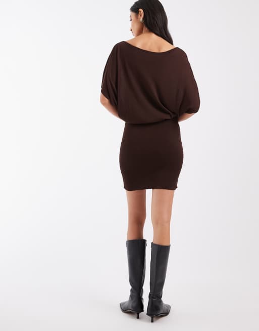 ASOS DESIGN gestricktes Minikleid mit taillierter Taille in Schokobraun, 2 von 4