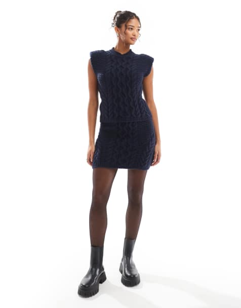 ASOS DESIGN – Gestricktes Set in Marineblau mit Zopfmuster, aus Tanktop mit Schulterpolstern und Minirock - view 1