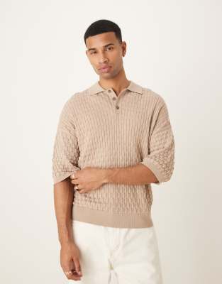 ASOS DESIGN – Gestricktes, strukturiertes Relaxed Fit Polohemd in Beige mit Dreiviertelärmeln - view 1