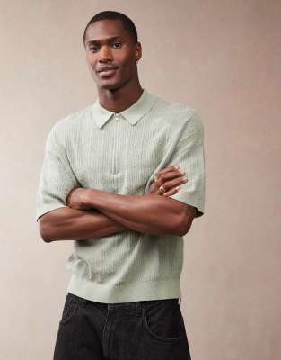 ASOS DESIGN – Gestricktes, strukturiertes Relaxed Fit Polohemd in Salbeigrün mit kurzem Reißverschluss - view 1