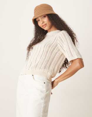 ASOS DESIGN - Gestricktes T-Shirt in ecru Häkeloptik-Weiß
