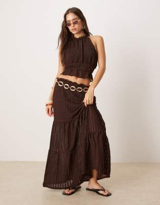 ASOS DESIGN - Gestufter Maxirock in Braun mit Strukturmuster, Kombiteil