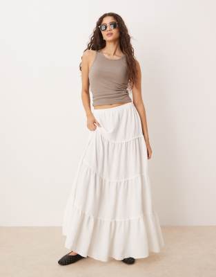 ASOS DESIGN - Gestufter Maxirock in Weiß mit Rüschendetail, Kombiteil