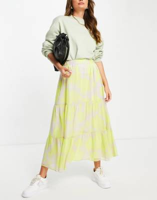 ASOS DESIGN - Gestufter Maxirock mit Blumenmuster in Neon-Mehrfarbig