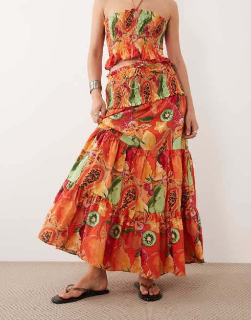 ASOS DESIGN – Gestufter Maxirock mit Obstmuster und gesmokter Taille, Kombiteil, 3 von 5