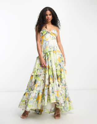 ASOS DESIGN - Gestuftes Babydoll-Maxikleid mit Rüschen, Blumenprint, verdrehtem Design vorne, Voile-Design und nach hint...