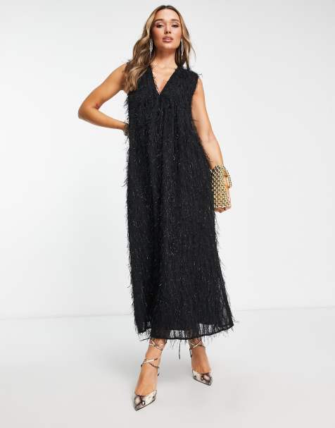 ASOS DESIGN – Gestuftes, flauschiges Midikleid in Schwarz mit Schulterpolstern und V-Ausschnitt - view 1