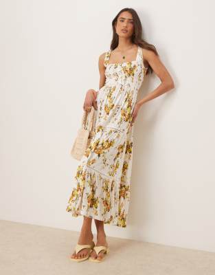 ASOS DESIGN - Gestuftes, gesmoktes Midikleid mit Blümchenmuster im Vintage-Stil, eckigem Ausschnitt und Spitzeneinsätzen...