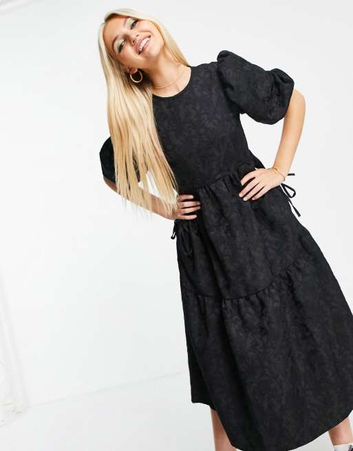 ASOS DESIGN – Gestuftes Jacquard-Midikleid in Schwarz mit Blasebalgtaschen, 2 von 4