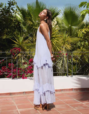ASOS DESIGN - Gestuftes Maxikleid in Blau mit Rüschen und Neckholder