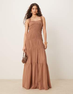ASOS DESIGN – Gestuftes Maxikleid in Malve mit Rüschensaum - view 1