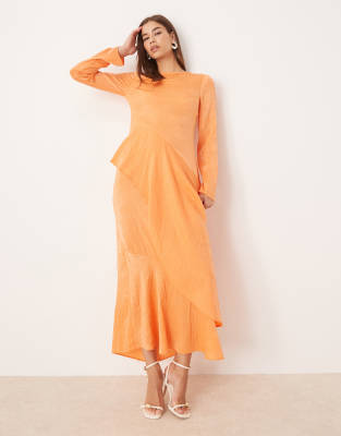 ASOS DESIGN – Gestuftes Maxikleid in Mandarinenorange mit Rüschen - view 1