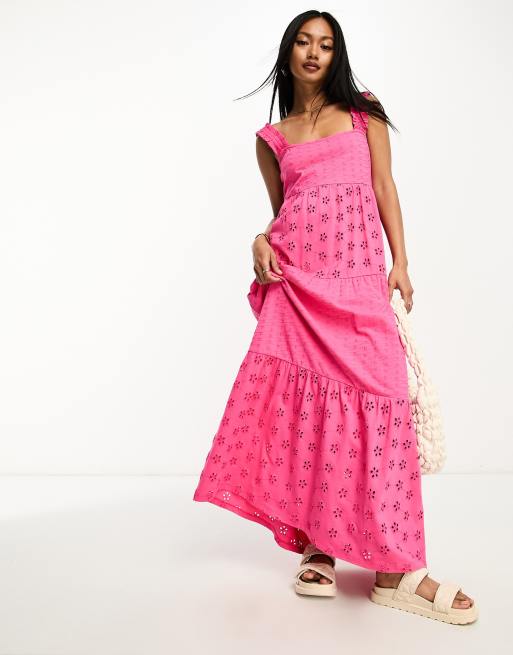 ASOS DESIGN Gestuftes Maxikleid in Pink mit eckigem Dekollete und Lochmuster ASOS