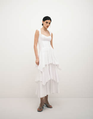 ASOS DESIGN - Gestuftes Maxikleid in Weiß