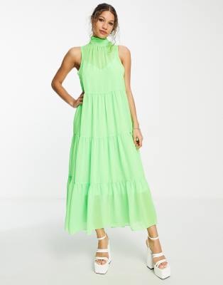 ASOS DESIGN - Gestuftes Maxikleid mit hohem Kragen in Neongrün