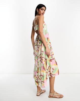 ASOS DESIGN - Gestuftes Maxikleid mit Rückenausschnitt, nach hinten abfallendem Saum und braunem Blumenmuster-Bunt