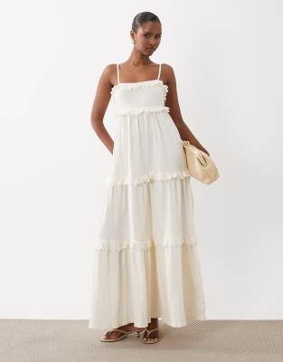 Gestuftes Midi-Trägerkleid in cremeweißer Knitteroptik mit Spitzenbesatz Weiß 46