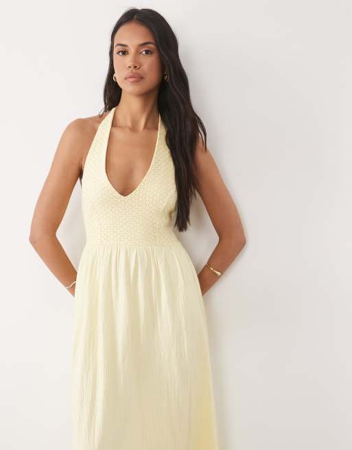 ASOS DESIGN – Gestuftes Midikleid in Buttermilchgelb mit Neckholder-Träger und Häkeldetail, 3 von 4