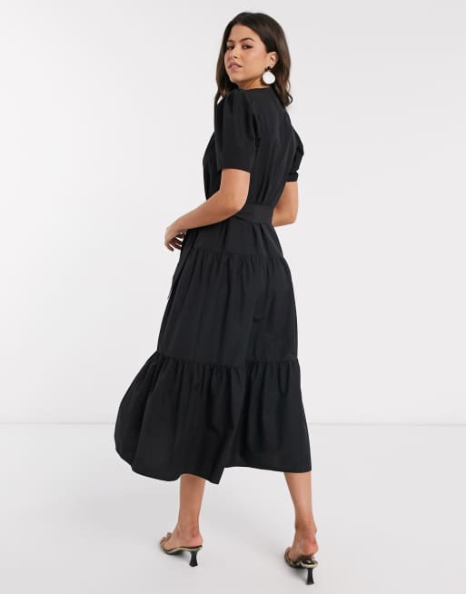 ASOS DESIGN – Gestuftes Midikleid in Schwarz mit V-Ausschnitt und Gürtel, 2 von 4