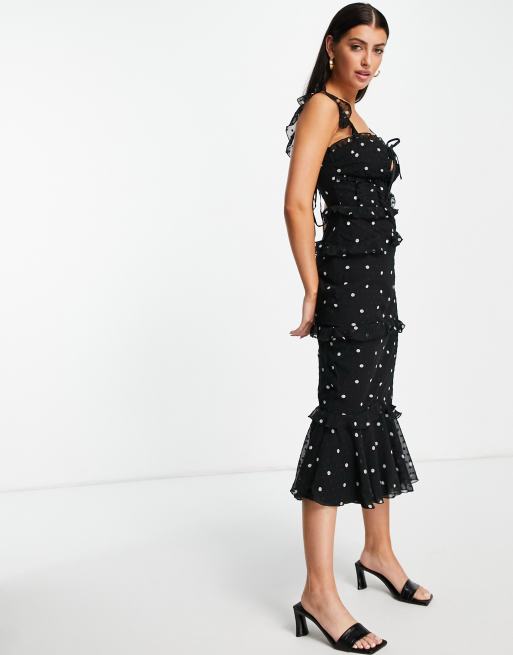 ASOS DESIGN ‑ Gestuftes Midikleid mit Rüschendetail und gerafftem Oberteil