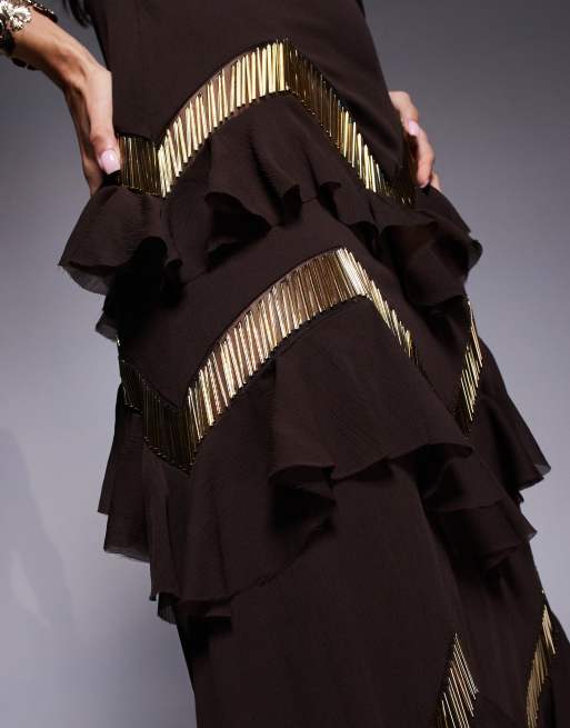 ASOS DESIGN – Gestuftes Neckholder-Maxikleid in Schokobraun mit Rüschen und Verzierung, 2 von 4