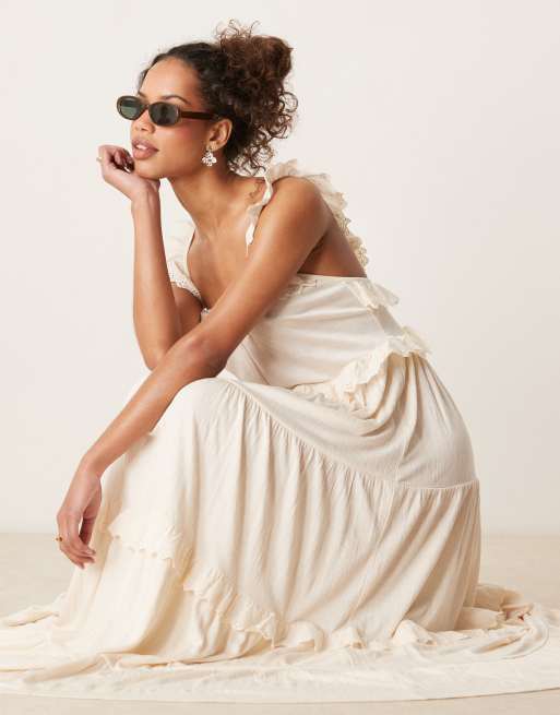 ASOS DESIGN – Gestuftes schwingendes Maxikleid in Weiß mit Spitzeneinsatz und Rüschen, 2 von 4