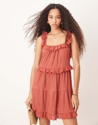 ASOS DESIGN - Gestuftes schwingendes Minikleid in Rost mit Spitzeneinsatz und Rüschen-Keine Farbe