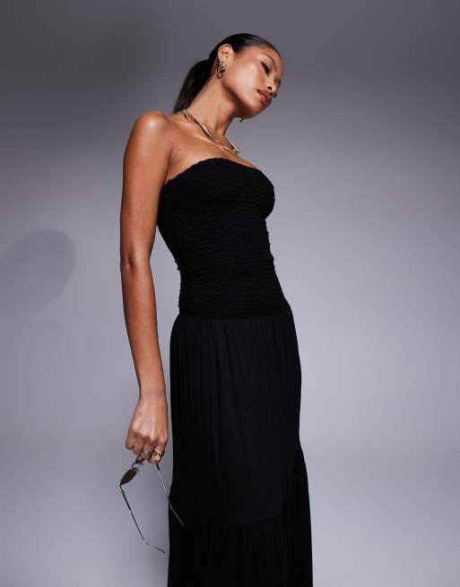 ASOS DESIGN – Gestuftes, trägerloses Maxikleid in Schwarz mit Knitterstruktur und gesmoktem Oberteil, 2 von 4