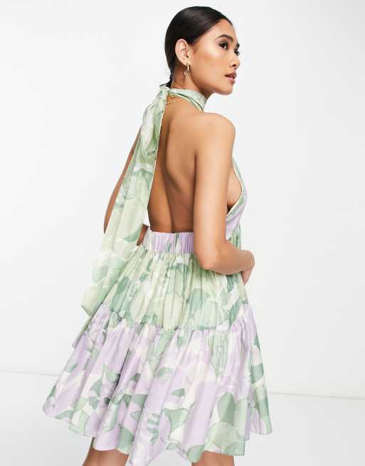 ASOS DESIGN – Gestuftes Voile-Minikleid mit Neckholder-Träger, Bindedetail hinten und Mustermix , 2 von 4
