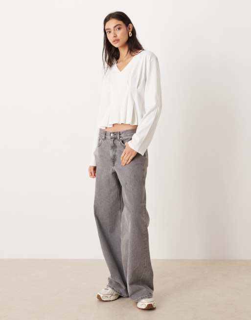ASOS DESIGN - Getailleerd T-shirt met lange mouwen en gestrikte taille in wit, 2 van 4