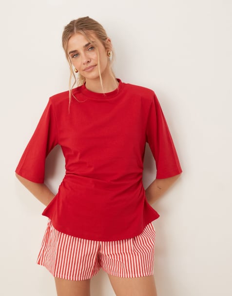 ASOS DESIGN - Getailleerd T-shirt met schoudervullingen in tomatenrood - view 1