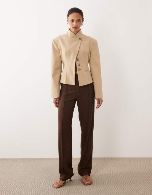 ASOS DESIGN - Getailleerde blazer met overslag in beige, 2 van 4