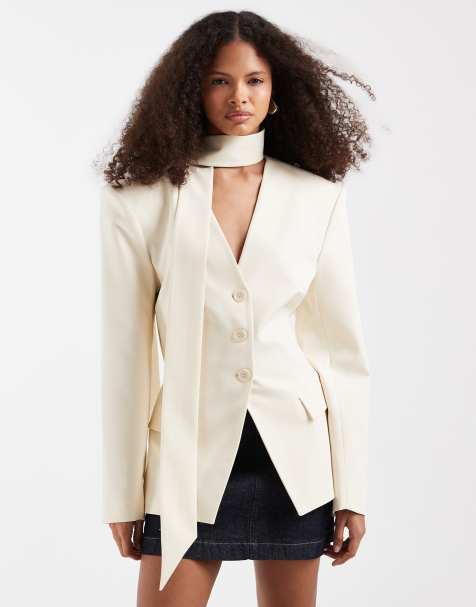 ASOS DESIGN - Getailleerde blazer met schoudervulling en sjaal in ivoorwit - view 1