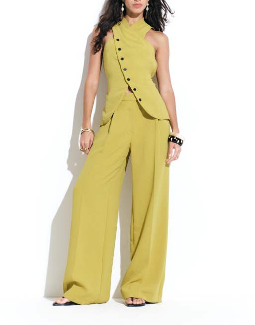 ASOS DESIGN getailleerde broek met lage taille en soepele pasvorm in goud, 5 van 5