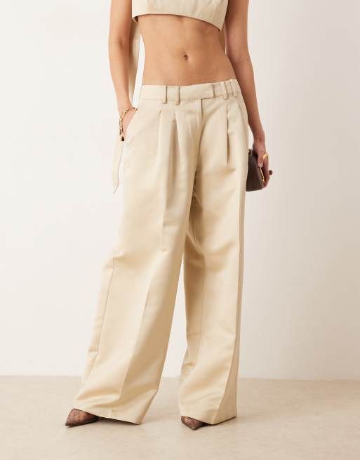 ASOS DESIGN - Getailleerde broek van satijn met plooien in oesterkleur , 2 van 5