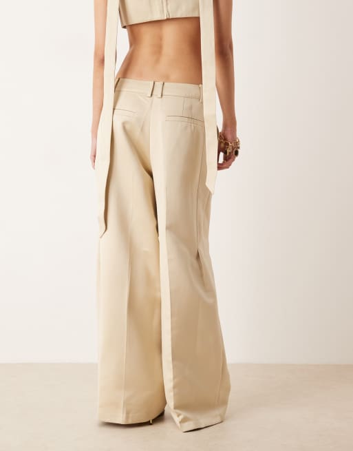 ASOS DESIGN - Getailleerde broek van satijn met plooien in oesterkleur , 4 van 5