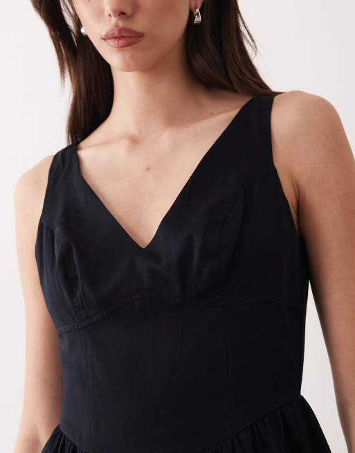 ASOS DESIGN - Getailleerde maxi jurk met V-hals en siernaden in zwart, 3 van 4