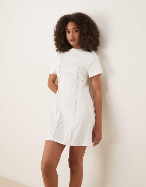 ASOS DESIGN - Getailleerde mini T-shirt jurk in wit - view 1