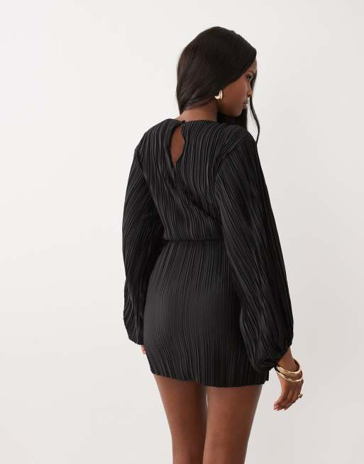 ASOS DESIGN - Getailleerde plissé mini jurk met blousonmouwen in zwart, 3 van 4